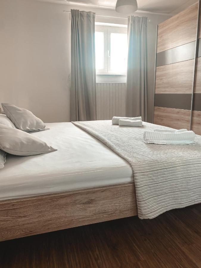 House Demaro Apartment มาทุลยี ภายนอก รูปภาพ