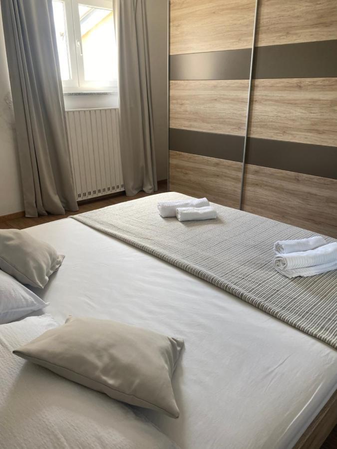 House Demaro Apartment มาทุลยี ภายนอก รูปภาพ
