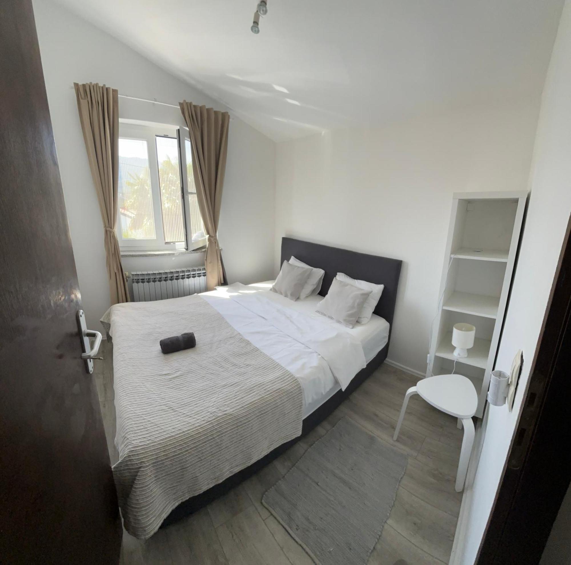House Demaro Apartment มาทุลยี ภายนอก รูปภาพ