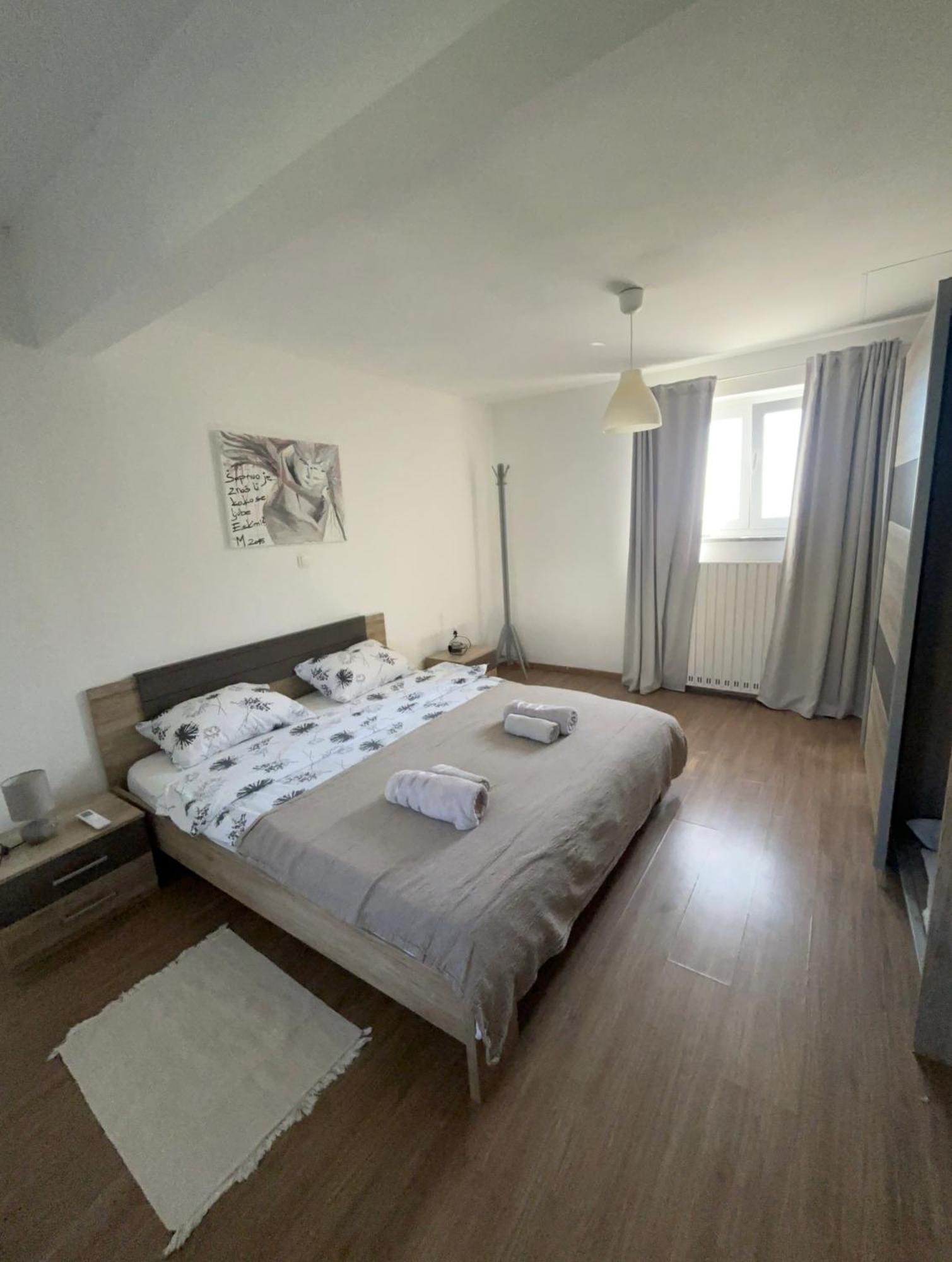 House Demaro Apartment มาทุลยี ภายนอก รูปภาพ