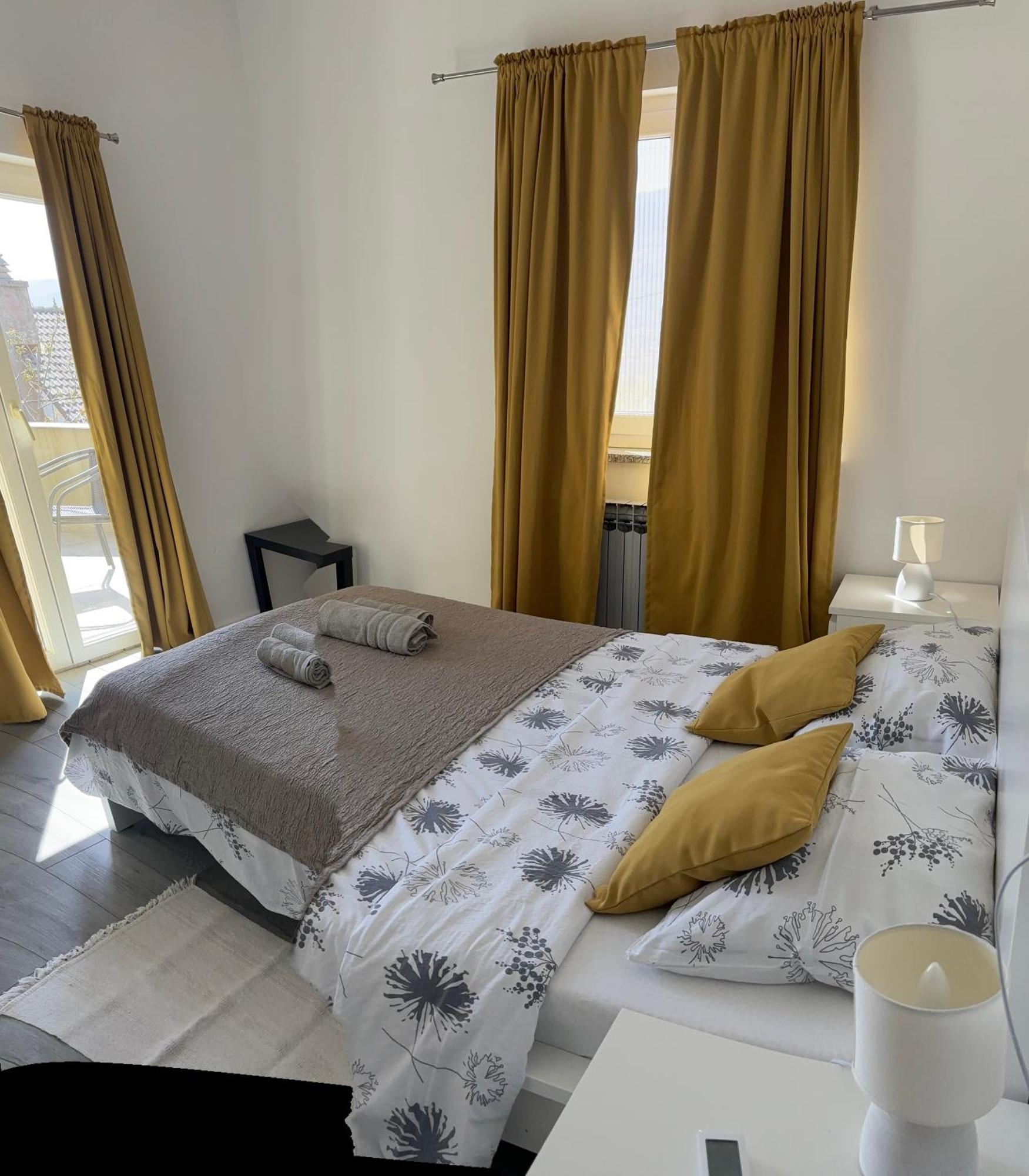 House Demaro Apartment มาทุลยี ภายนอก รูปภาพ