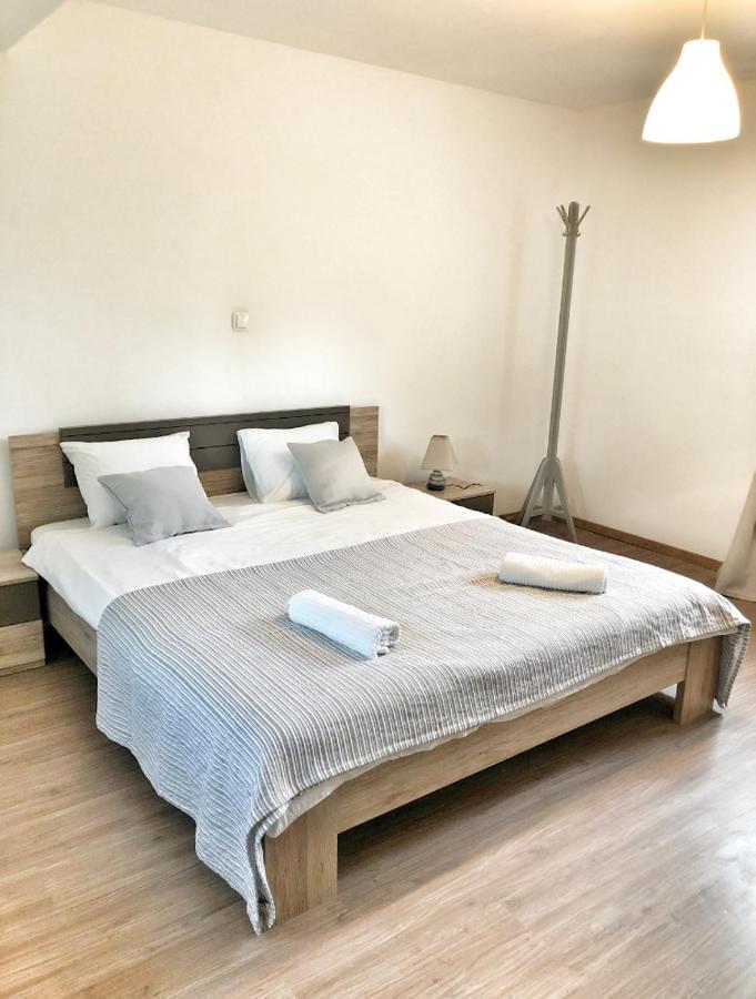 House Demaro Apartment มาทุลยี ภายนอก รูปภาพ