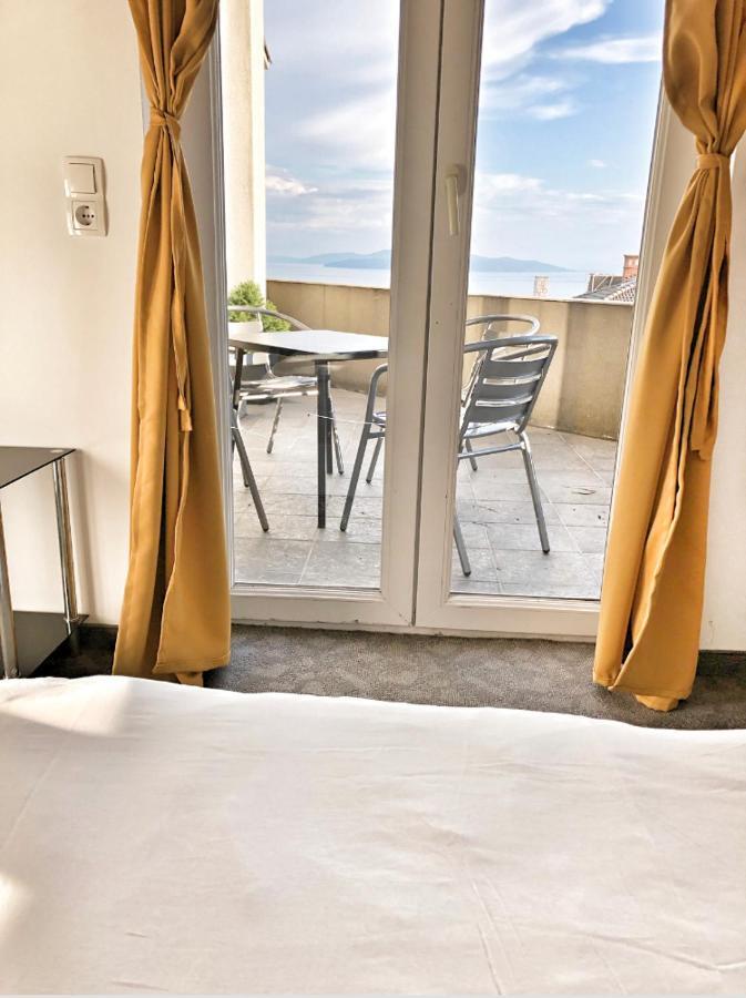House Demaro Apartment มาทุลยี ภายนอก รูปภาพ